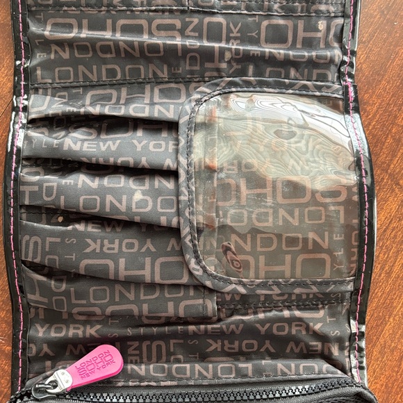 Soho Fuchsia and Violet Travel Pouch Like New - Picture 5 of 11